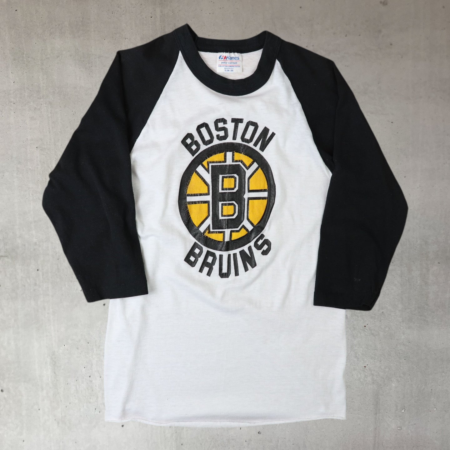 Vintage 80’s raglan 3/4 sleeve ice hockey team graphic single stitch tee from major league vintage in London 